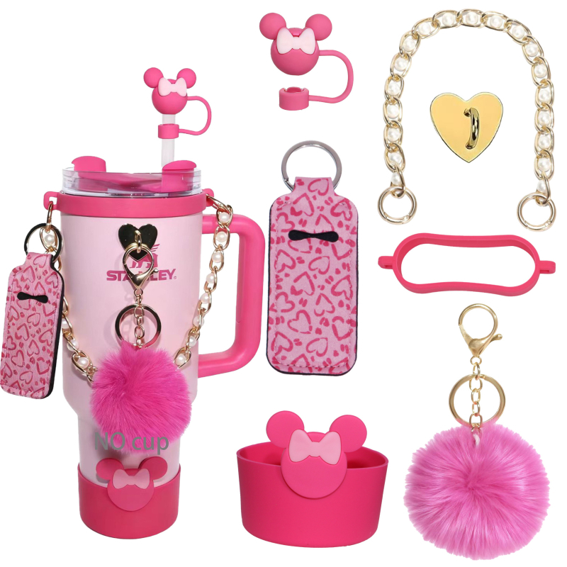 Set accesorii pentru paharul Stanley cu Mickey – șapte piese, lanț metalic perlă, husă pentru ruj, pompon și cârlig în formă de inimă