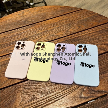Kryt z tekutého silikónu pre iPhone 16/17 s logom, plné pokrytie, jednobarevný dizajn, dojem kože