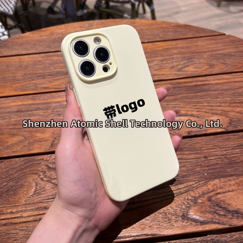Kryt z tekutého silikónu pre iPhone 16/17 s logom, plné pokrytie, jednobarevný dizajn, dojem kože