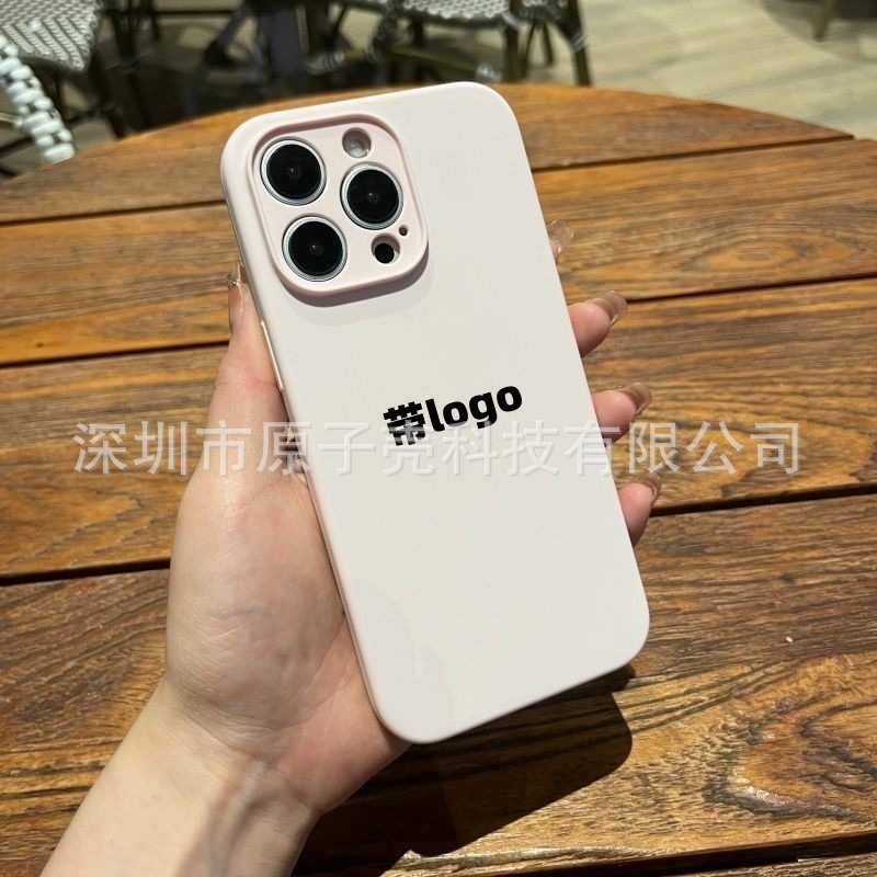 Θήκη τηλεφώνου από υγρή σιλικόνη για iPhone 16/17 με λογότυπο, πλήρης κάλυψη, μονόχρωμη, αίσθηση δέρματος