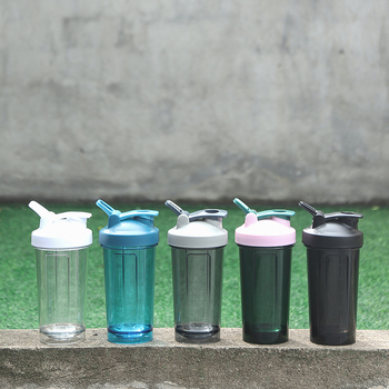 Fitnesz shakertartó, 500 ml, műanyag, dupla falú, flip-top fedél, szívószál, szivárgásmentes