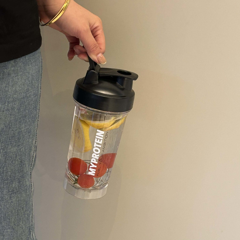 Cană shaker sport cu grade de măsurare, 600 ml