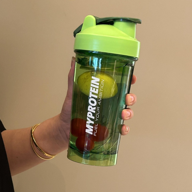 Cană shaker sport cu grade de măsurare, 600 ml