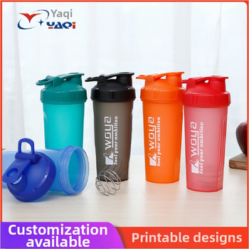 Veľkokapacitný fitness shaker pohár, prenosný plastový pohár na proteínový nápoj