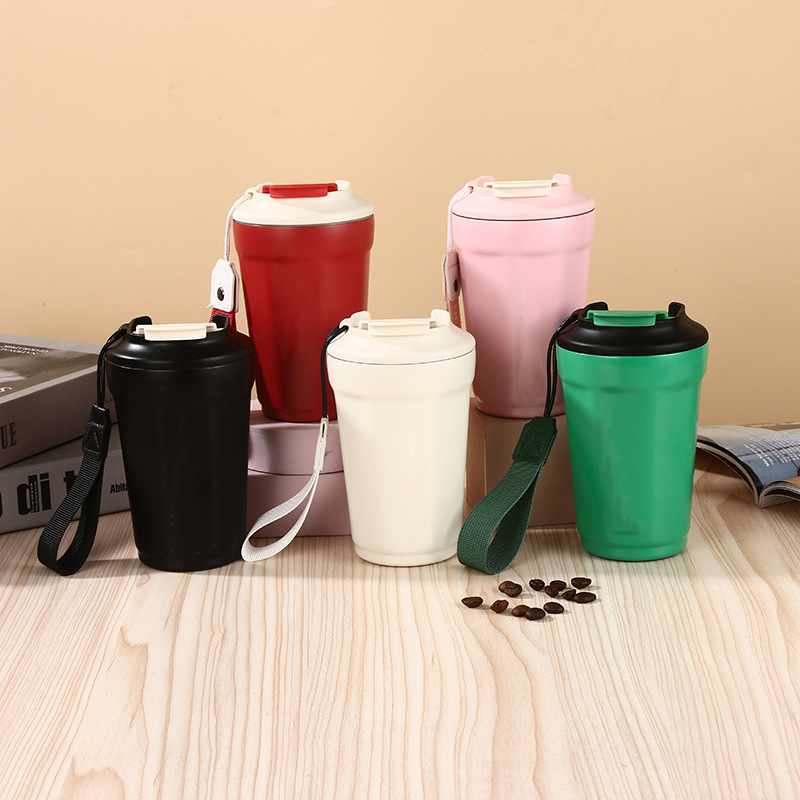Pahar plastic multifuncțional pentru shake-uri, cu interior din oțel inoxidabil 304 și mâner portabil