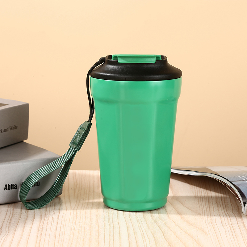 Pahar plastic multifuncțional pentru shake-uri, cu interior din oțel inoxidabil 304 și mâner portabil