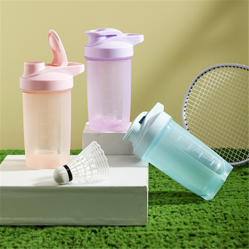 Cană shaker de 500 ml cu scară de măsurare, recipient din plastic pentru pudră de proteine și milkshake, cu mâner