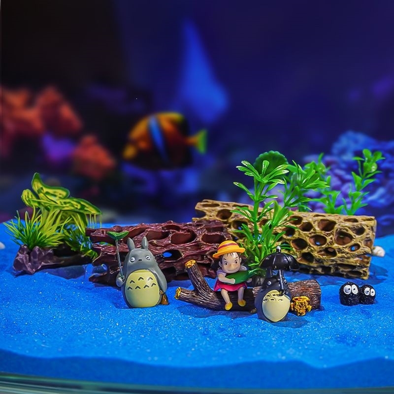 Dekor za akvarij u stilu rockery s skrivnim špiljama, kućicama za ribe i gnijezdima za škampi te korijenim dekorom