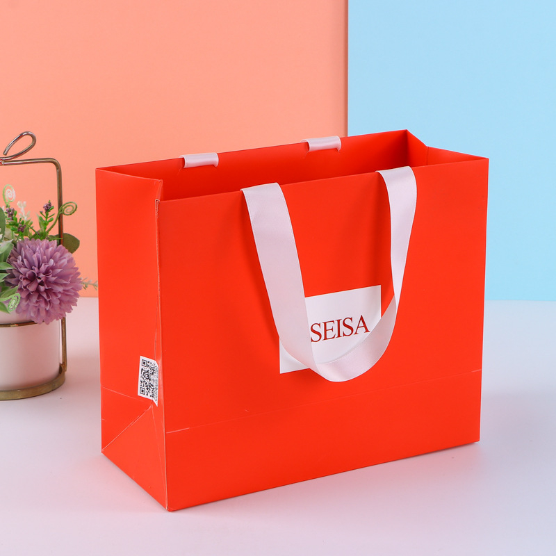 Geantă de cumpărături din hârtie cu logo personalizat pentru cadouri corporatiste și haine - ambalaj alb din carton