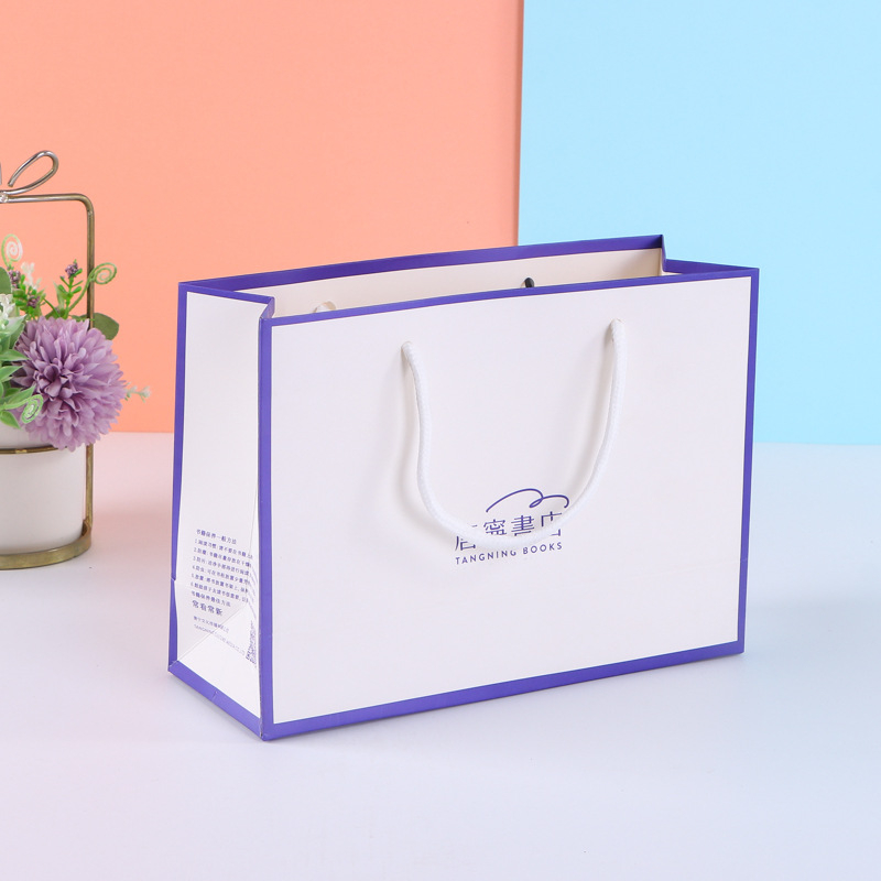 Geantă de cumpărături din hârtie cu logo personalizat pentru cadouri corporatiste și haine - ambalaj alb din carton
