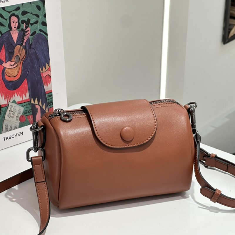 Ženska torba od prave kože u Boston stilu, crossbody, mala kvadratna forma, uključena kozmetička torbica
