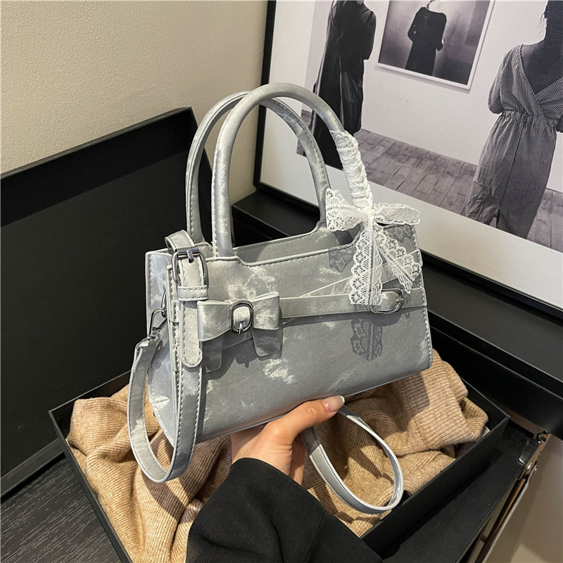 Ženska torbica od uljane kože s nišnim dizajnom, moderna svakodnevna crossbody torba kvadratnog oblika