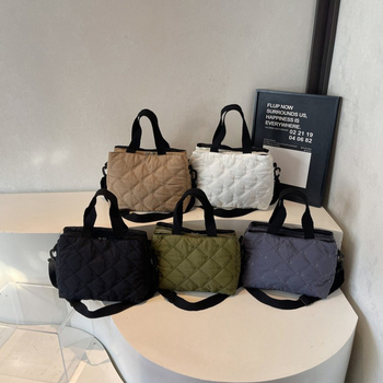 Kockasto štepana crossbody torba za žene, velika kapaciteta, svestrana, proljeće 2026