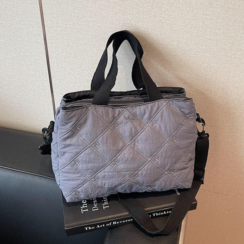 Kockasto štepana crossbody torba za žene, velika kapaciteta, svestrana, proljeće 2026