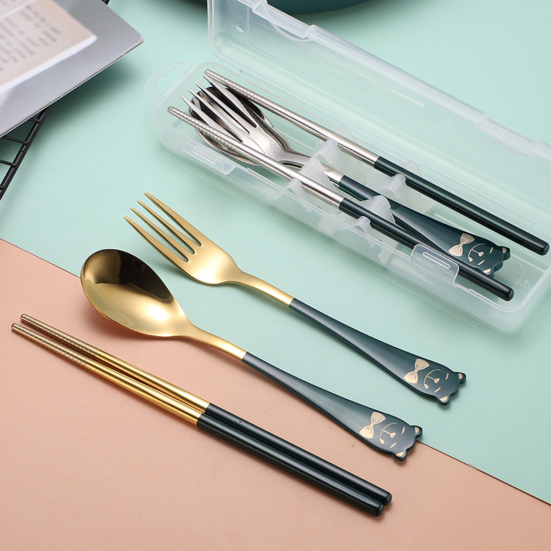 Set portabil din oțel inoxidabil 304, trei piese: lingură, furculiță și bețișoare; design desen animat pentru elevi; pentru drumeții în aer liber; logotyp personalizat
