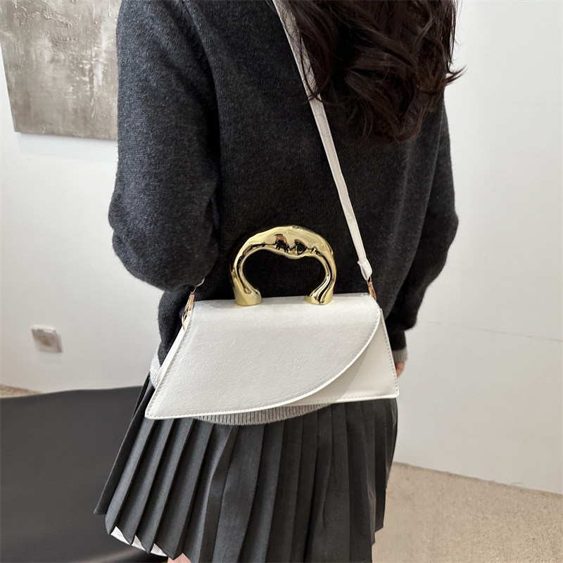 Proljeće 2025: ženska mala kvadratna torbica s teksturnom površinom, crossbody, casual stil