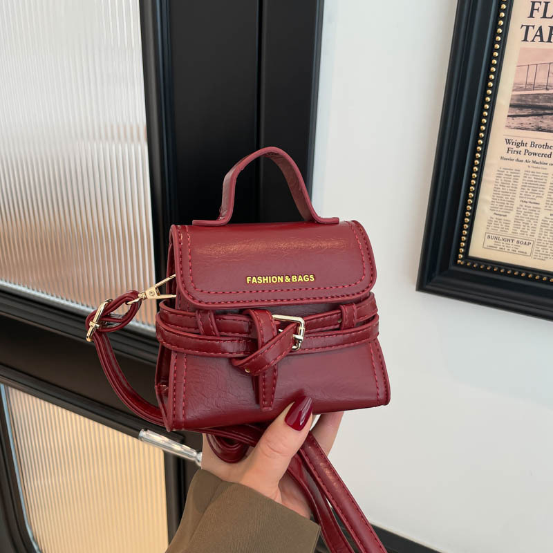 2026 nova vintage mini torbica od uljne kože, nišni dizajn, ručno nošenje, ukrasna kopča s remenom, crossbody torbica za ruž