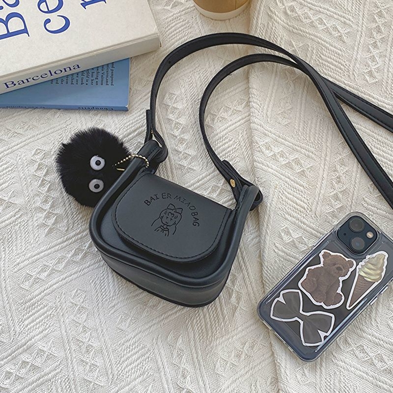 Mini ženska crossbody torba u obliku sedla, ljeto 2023, teksturiran dizajn