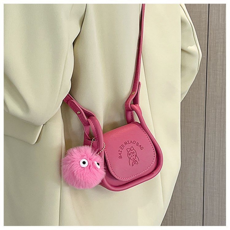 Mini ženska crossbody torba u obliku sedla, ljeto 2023, teksturiran dizajn