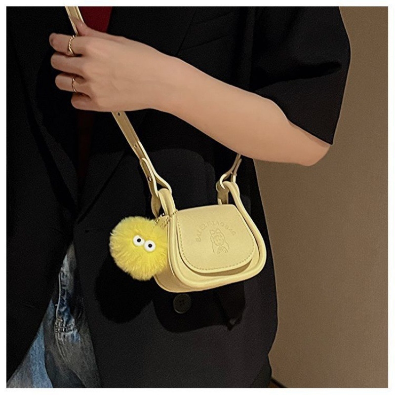 Mini ženska crossbody torba u obliku sedla, ljeto 2023, teksturiran dizajn