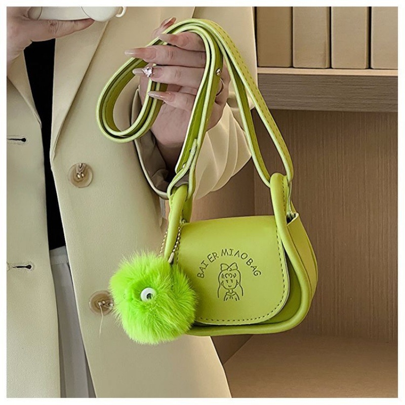 Mini ženska crossbody torba u obliku sedla, ljeto 2023, teksturiran dizajn