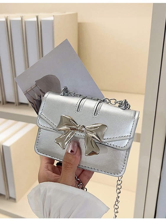 Ženska mini crossbody torba s mašnicom i lancem, 2026 novi trend, sladak i moderan dizajn