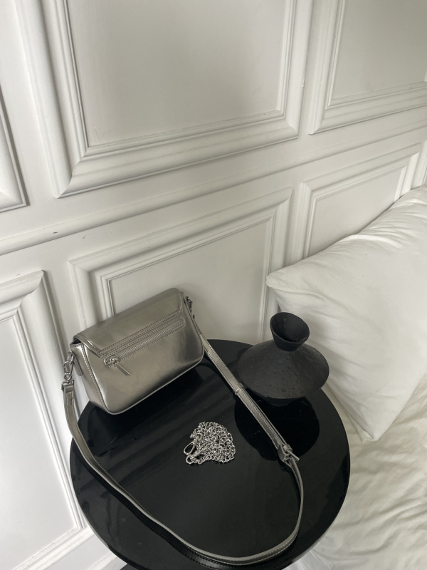 2025 novi model: ženska mala kvadratna torbica od kože najvišeg sloja, s naramenicom i crossbody remenom, casual retro stil