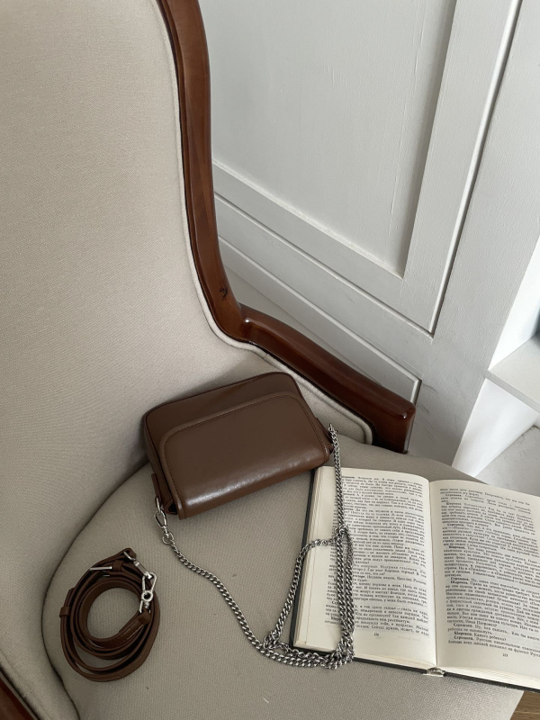 2025 novi model: ženska mala kvadratna torbica od kože najvišeg sloja, s naramenicom i crossbody remenom, casual retro stil