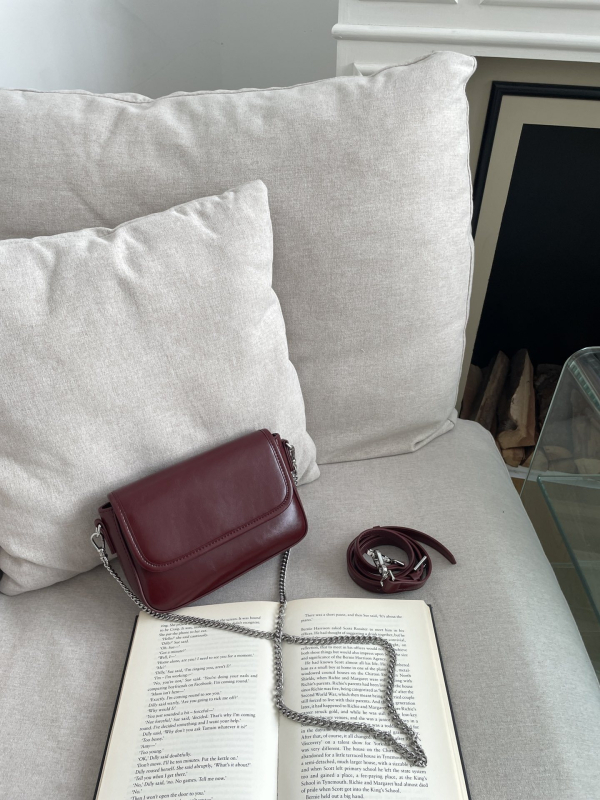 2025 novi model: ženska mala kvadratna torbica od kože najvišeg sloja, s naramenicom i crossbody remenom, casual retro stil