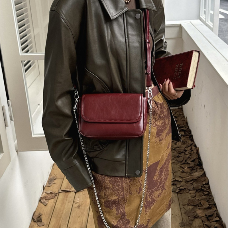 2025 novi model: ženska mala kvadratna torbica od kože najvišeg sloja, s naramenicom i crossbody remenom, casual retro stil