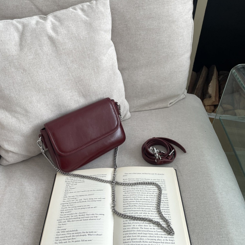 2025 novi model: ženska mala kvadratna torbica od kože najvišeg sloja, s naramenicom i crossbody remenom, casual retro stil