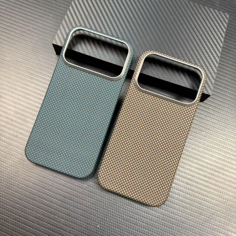 Carcasă pentru iPhone 17 Pro Max din fibre aramidice, închidere magnetică — stil business minimalist