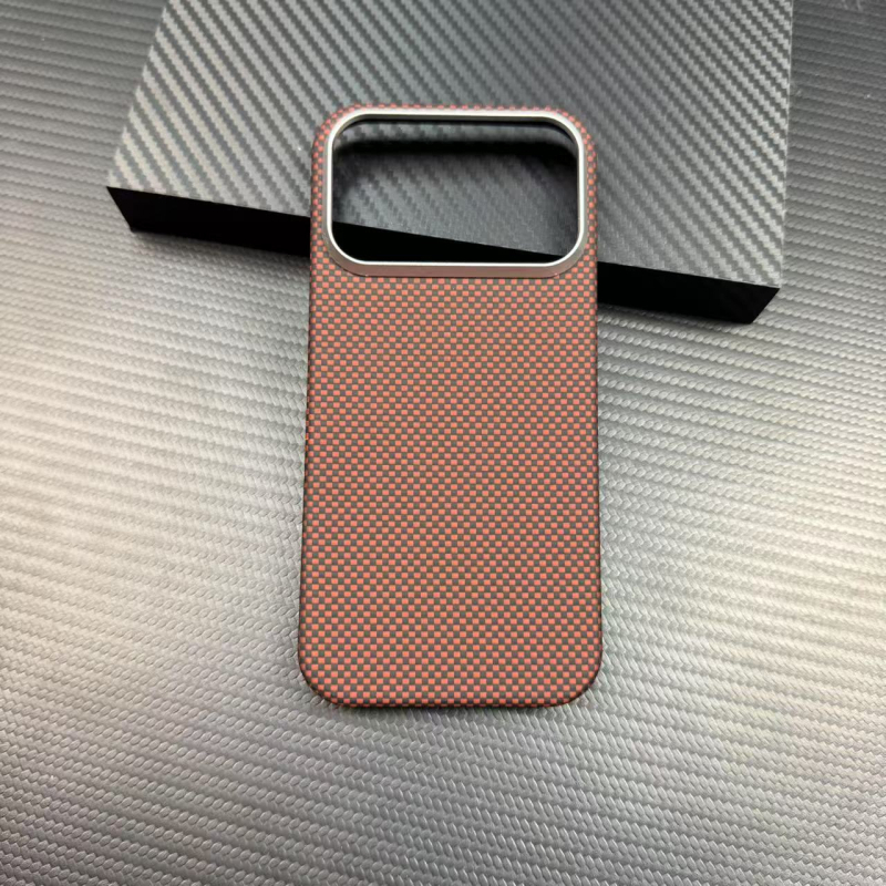 Carcasă pentru iPhone 17 Pro Max din fibre aramidice, închidere magnetică — stil business minimalist