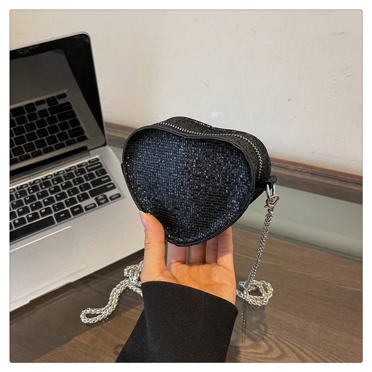 Sjajna mini torbica u obliku srca s lančanim remenom i šljokicama, PU, crvena, crossbody, ljeto 2024