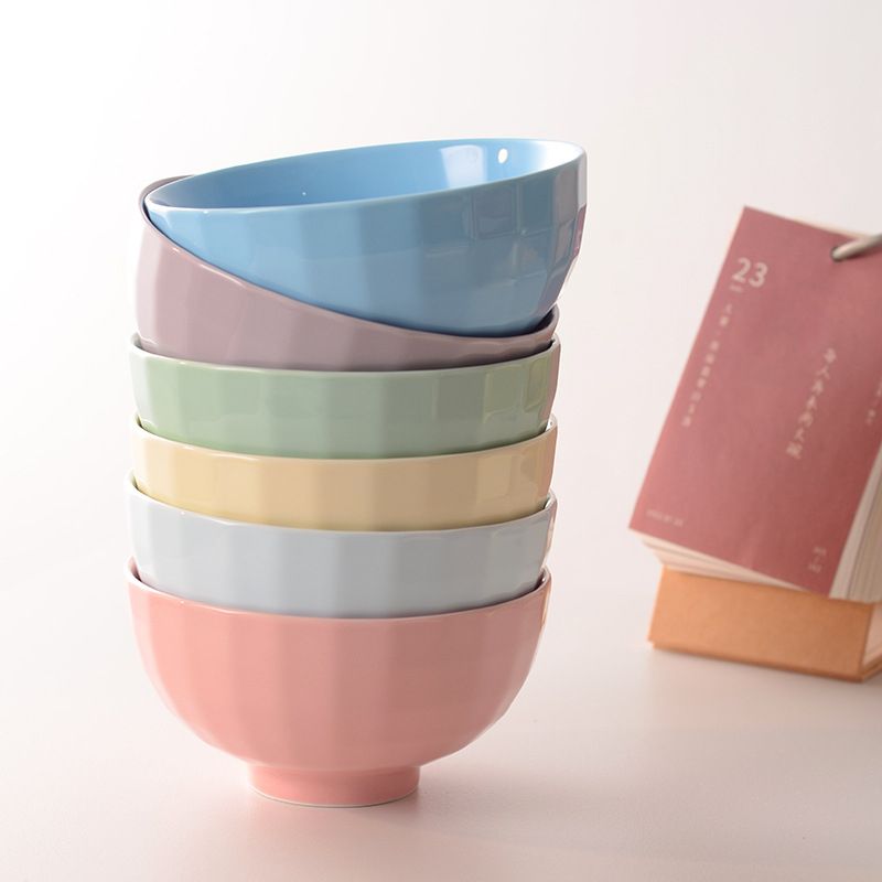 Macaron színű porcelán magas lábú tál, 15 cm átmérőjű, tészta- és leves tál