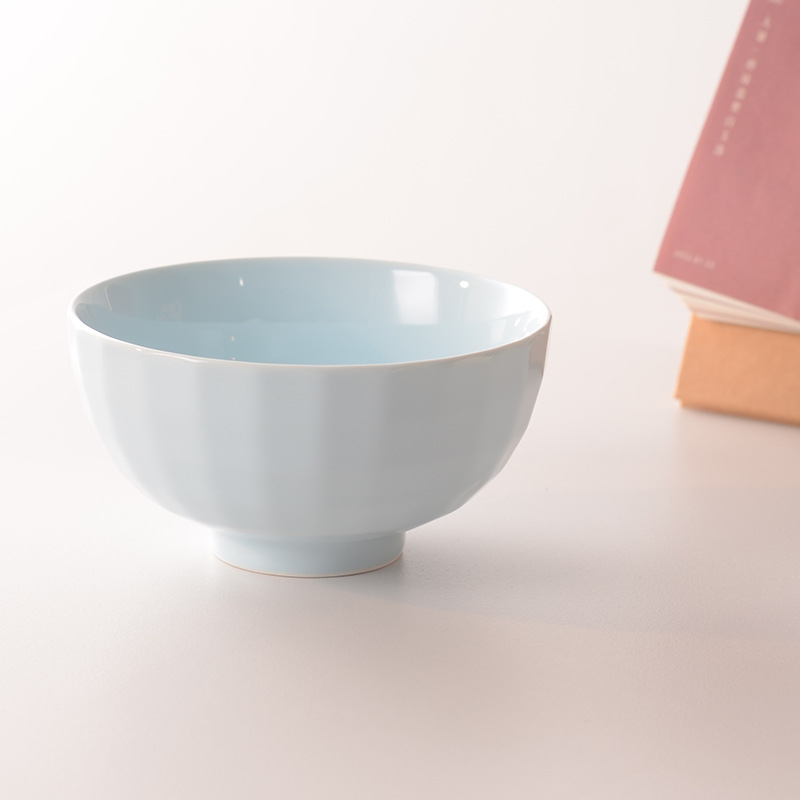 Macaron színű porcelán magas lábú tál, 15 cm átmérőjű, tészta- és leves tál