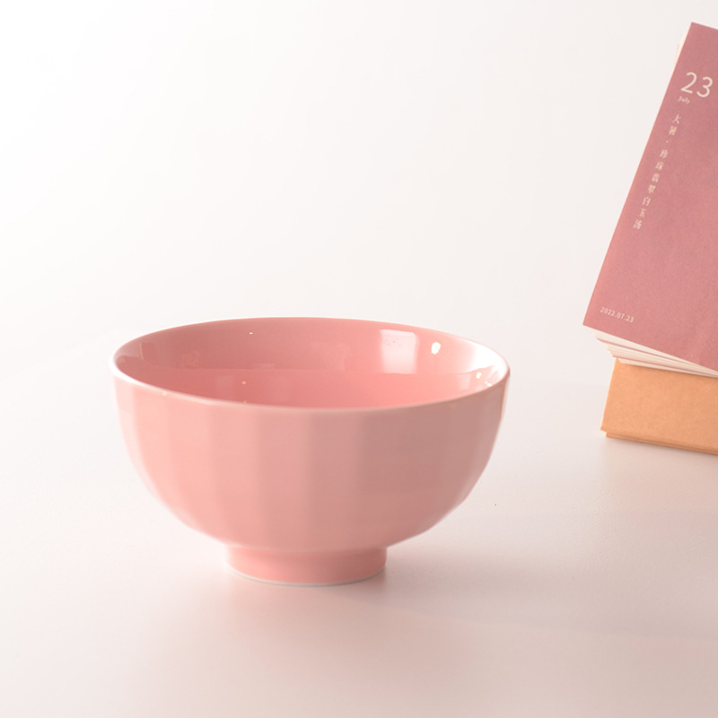 Macaron színű porcelán magas lábú tál, 15 cm átmérőjű, tészta- és leves tál