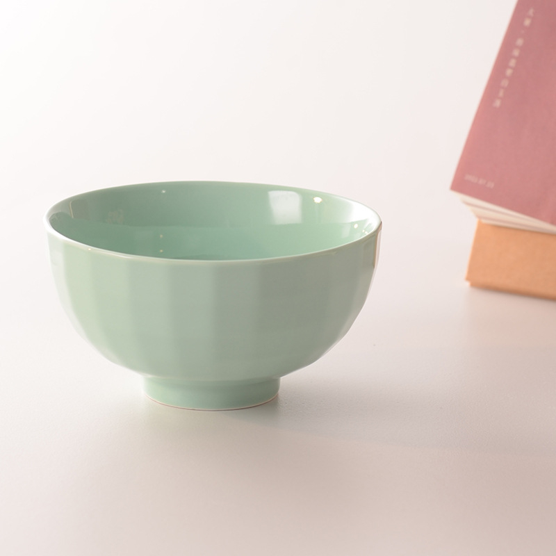Macaron színű porcelán magas lábú tál, 15 cm átmérőjű, tészta- és leves tál