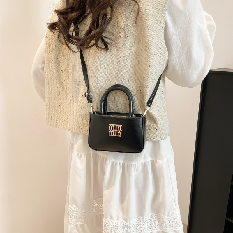 2025 nova euro-američka moda retro crossbody torbica za djevojčice, kompaktna ali prostrana, s motivom crvene omotnice