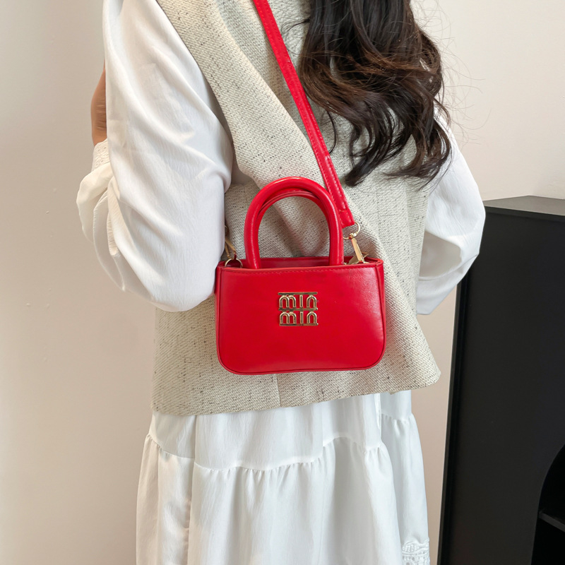 2025 nova euro-američka moda retro crossbody torbica za djevojčice, kompaktna ali prostrana, s motivom crvene omotnice