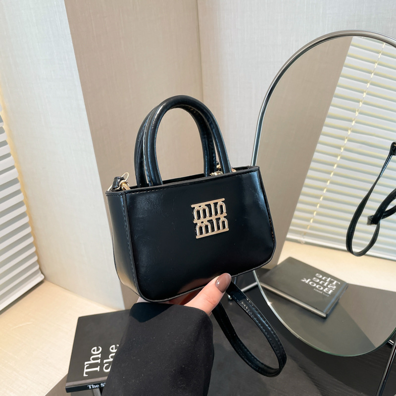 2025 nova euro-američka moda retro crossbody torbica za djevojčice, kompaktna ali prostrana, s motivom crvene omotnice