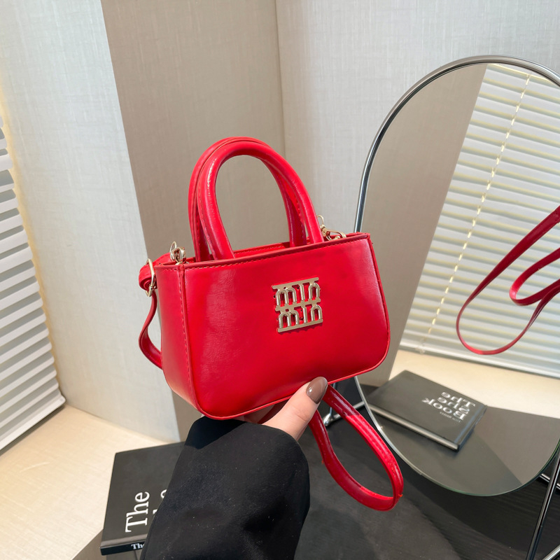 2025 nova euro-američka moda retro crossbody torbica za djevojčice, kompaktna ali prostrana, s motivom crvene omotnice