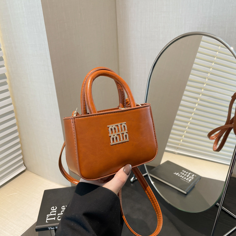 2025 nova euro-američka moda retro crossbody torbica za djevojčice, kompaktna ali prostrana, s motivom crvene omotnice