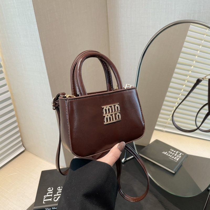 2025 nova euro-američka moda retro crossbody torbica za djevojčice, kompaktna ali prostrana, s motivom crvene omotnice