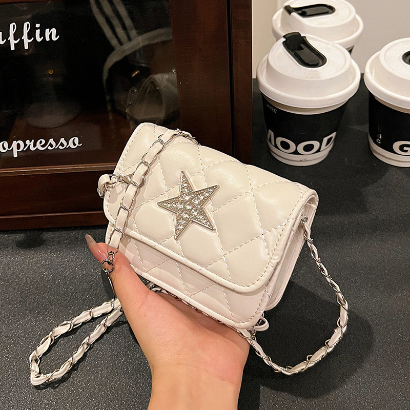 Mini torbica s dijamantnim šavom, srebrna, lančana crossbody, mala torbica za ruž