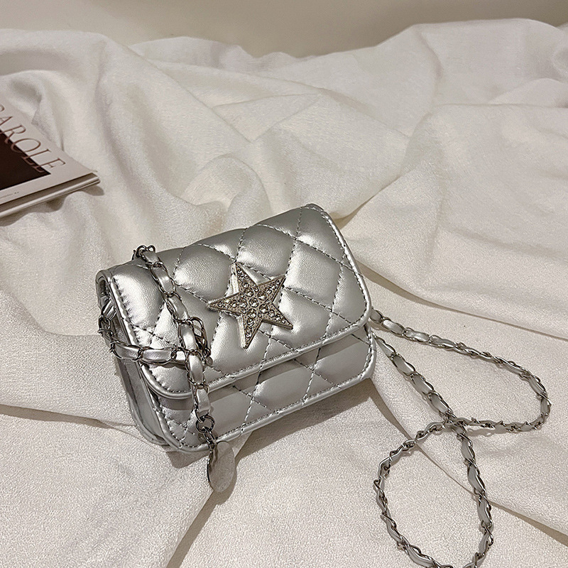 Mini torbica s dijamantnim šavom, srebrna, lančana crossbody, mala torbica za ruž
