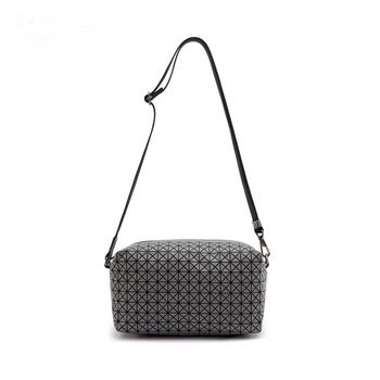 Geometrijska šivana sedlasta torba od silikona, mala kvadratna torba za kameru, s remenom za rame ili crossbody
