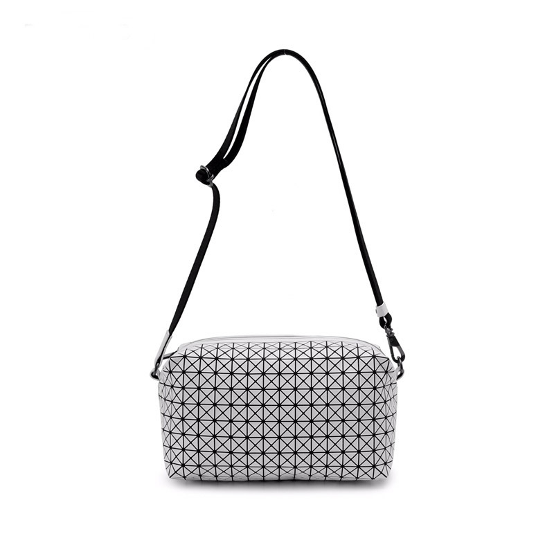 Geometrijska šivana sedlasta torba od silikona, mala kvadratna torba za kameru, s remenom za rame ili crossbody