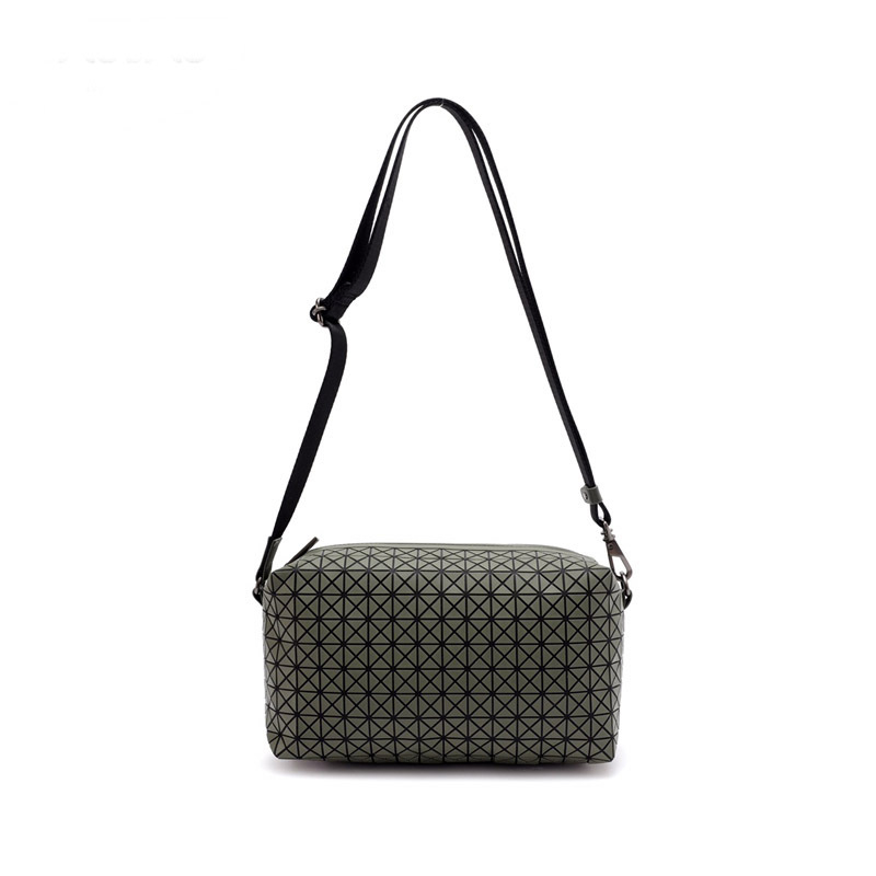 Geometrijska šivana sedlasta torba od silikona, mala kvadratna torba za kameru, s remenom za rame ili crossbody