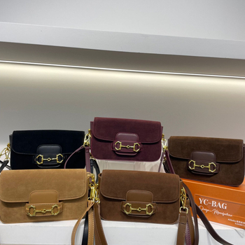 Ženska torbica s kopčom u obliku potkove, retro stil, mat nubuk koža, crossbody